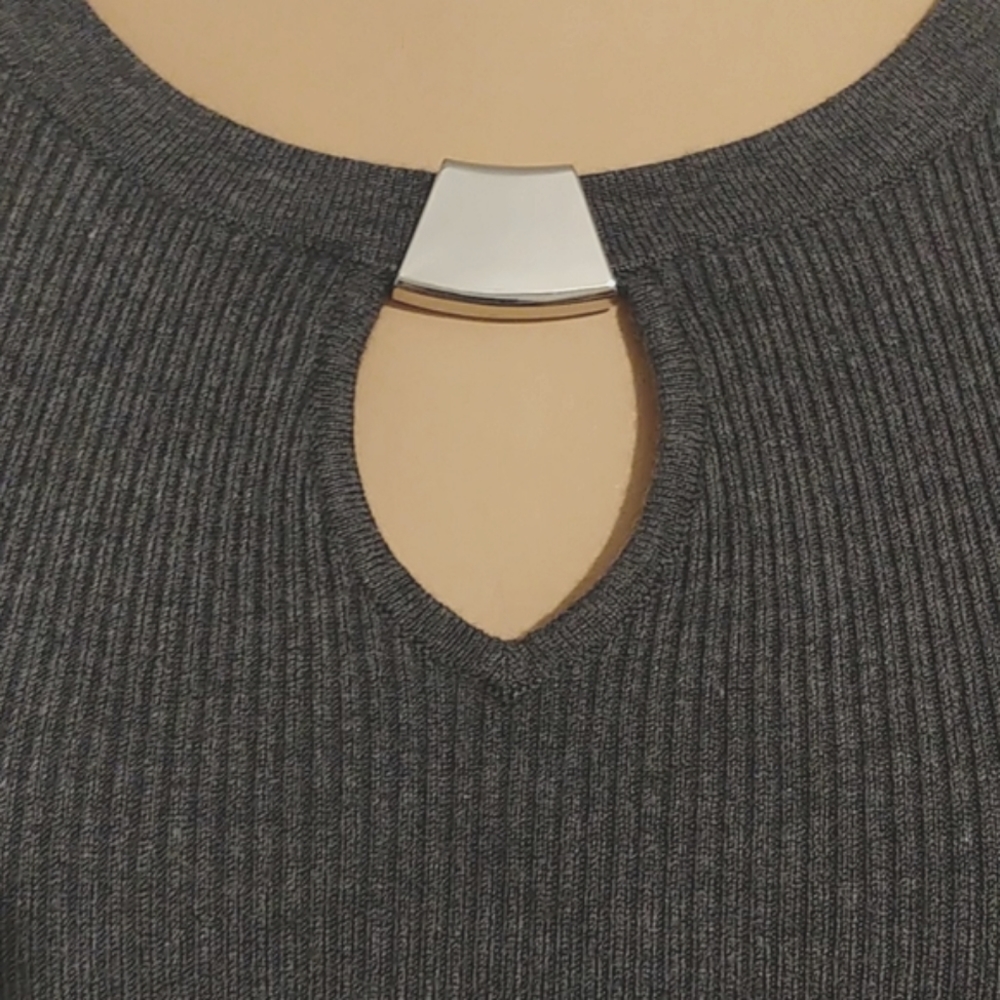 Ribbed long sleeved keyhole top - Picture 2 of 4